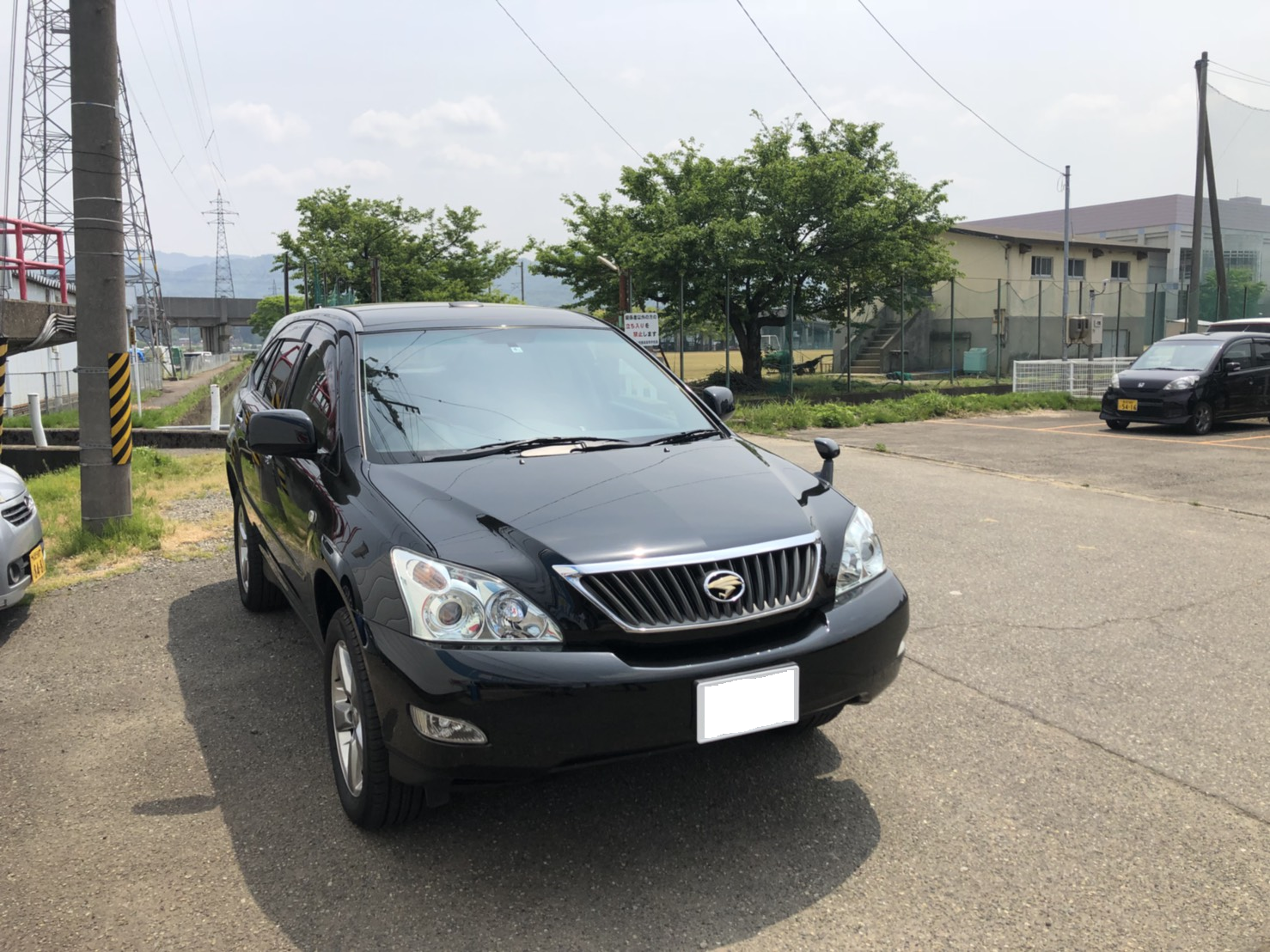 トヨタのハリアーお買い上げ 納車式の様子 新潟県長岡市の新車中古車販売店 ユーストレーディング有限会社